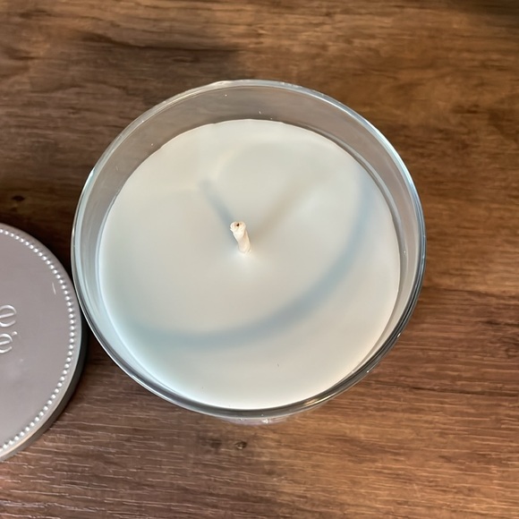 Yankee Candle Over the River 7oz Candle - Picture 3 of 4